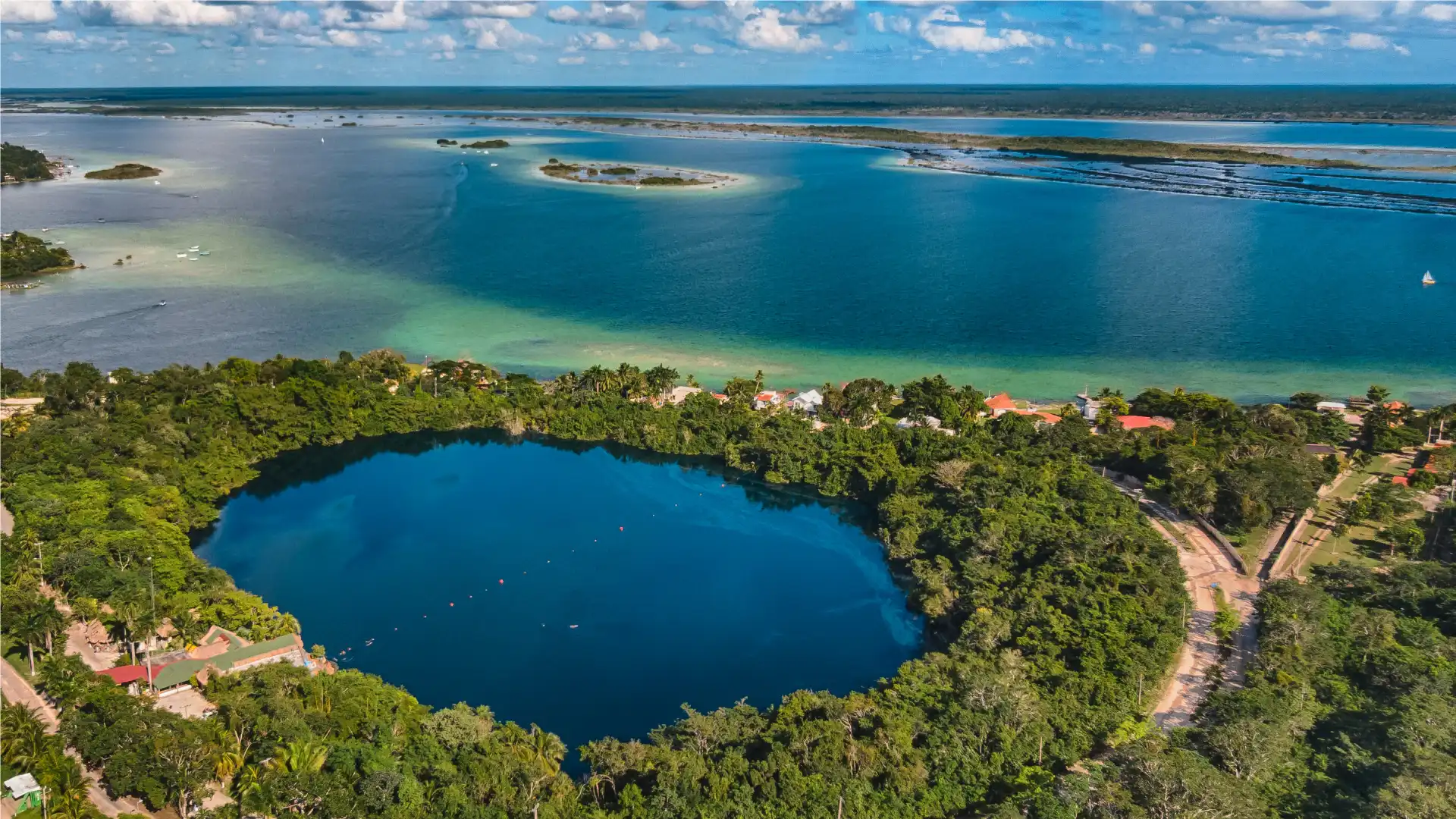 Cenote Azul Bacalar