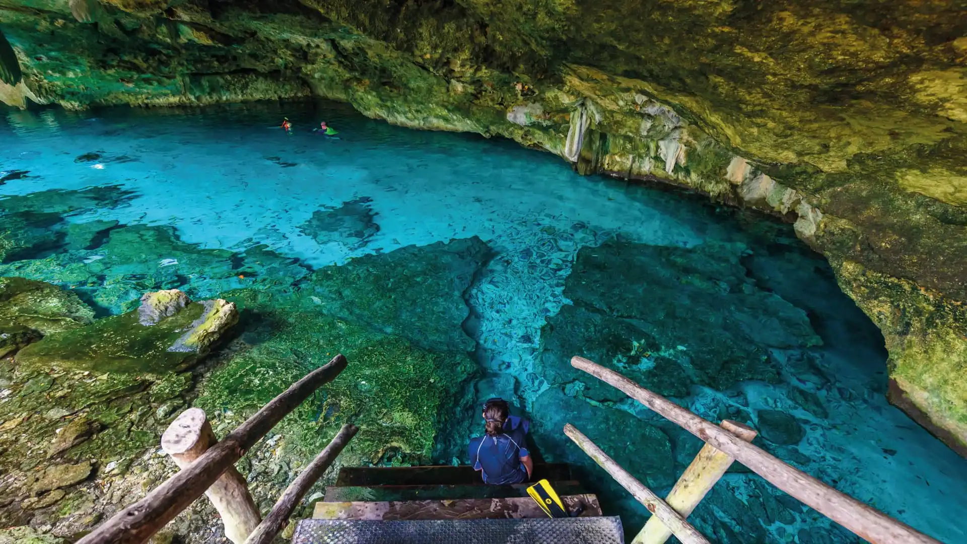 https://images.odigoo.com/cb6a1e9c-21c6-4165-9ba7-db9263d832a1/images/posts/cenote-dos-ojos/webp/meta-cenote-dos-ojos-eiim.webp