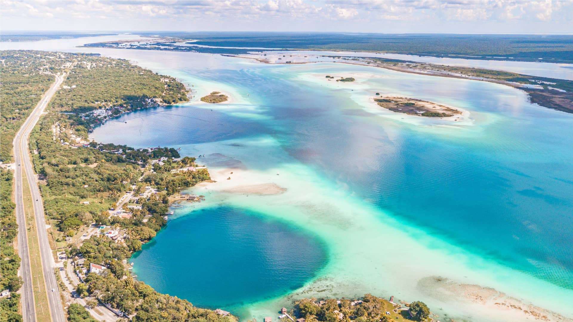 Bacalar: la laguna de los siete colores