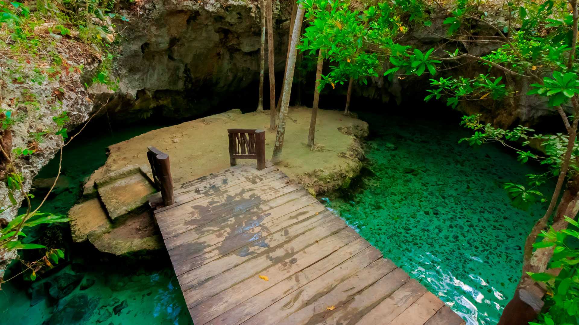 Platform in the gran cenote